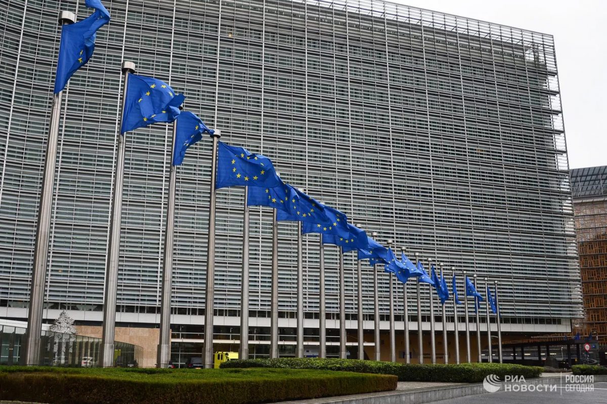 ЕС планирует построить 25 новых плавучих установок для хранения и регазификации СПГ