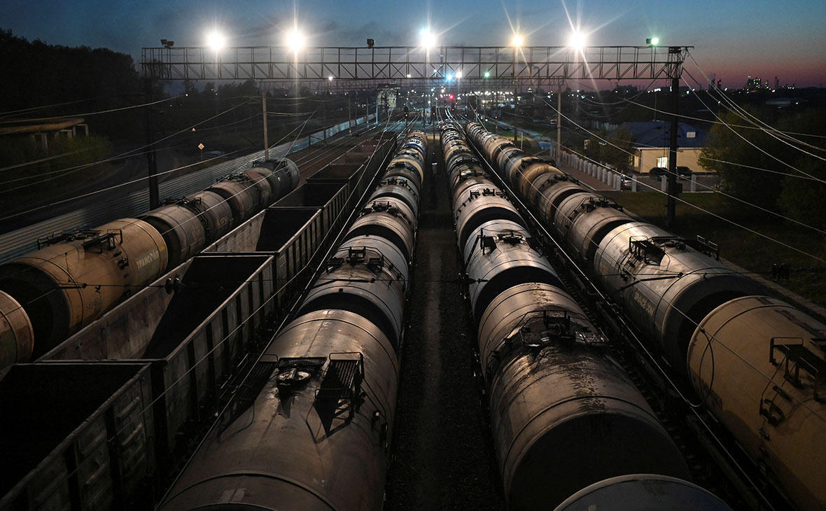 Импорт российской нефти в Китай снизился, но подорожал