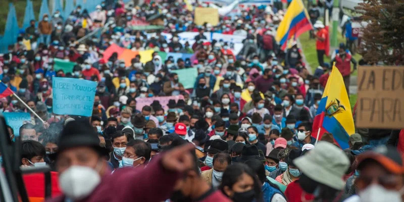 Нефтяная компания Эквадора остановила работу из-за протестов в стране