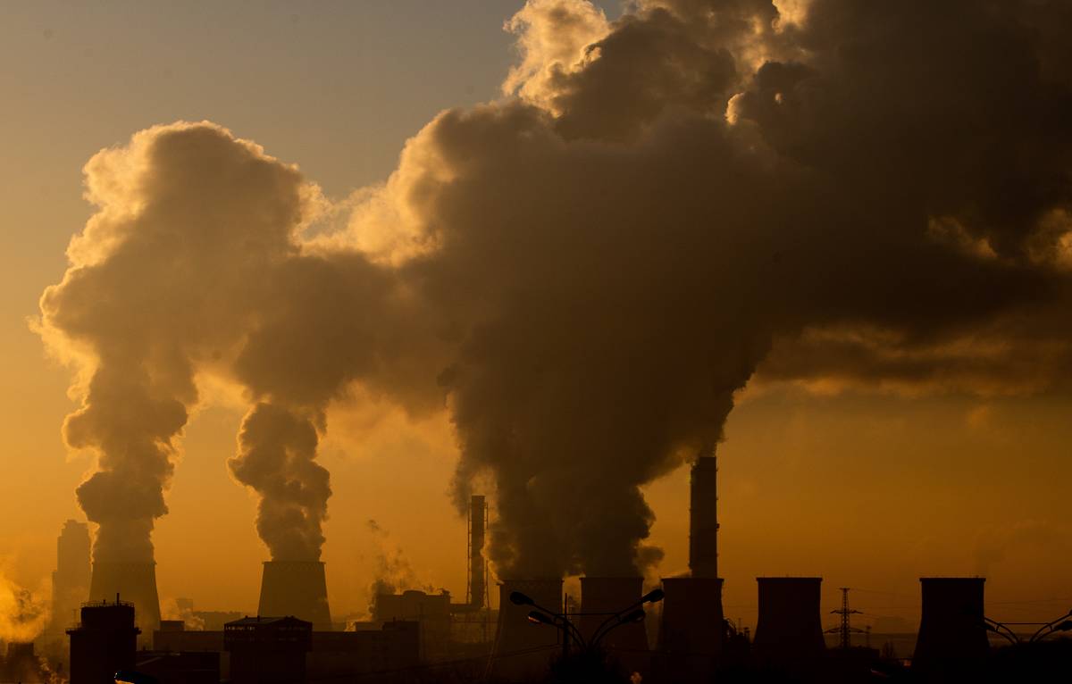 Плата за превышение квоты выбросов парниковых газов в РФ составит 1 тыс. руб. за тонну СО2