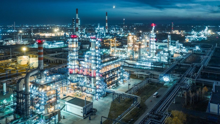 "Газпром нефть" ожидает рекордной нефтепереработки на своих НПЗ в 2022г