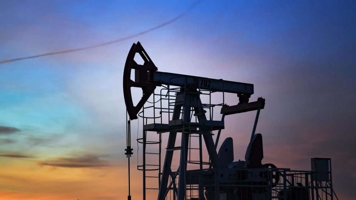 Россия увеличила добычу нефти в преддверии эмбарго ЕС