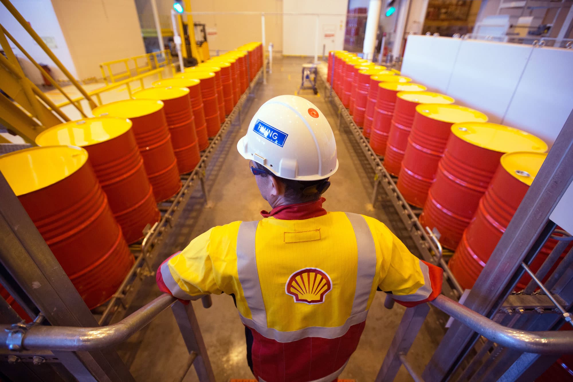 Shell factory. Royal Dutch Shell PLC. Компания Роял датч Шелл. Royal Dutch Shell завод. Royal Dutch Shell о компании.