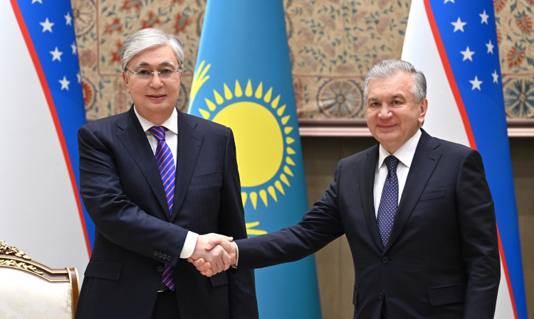 Узбекистан в 2023г получит 300 тыс. тонн российской нефти через Казахстан