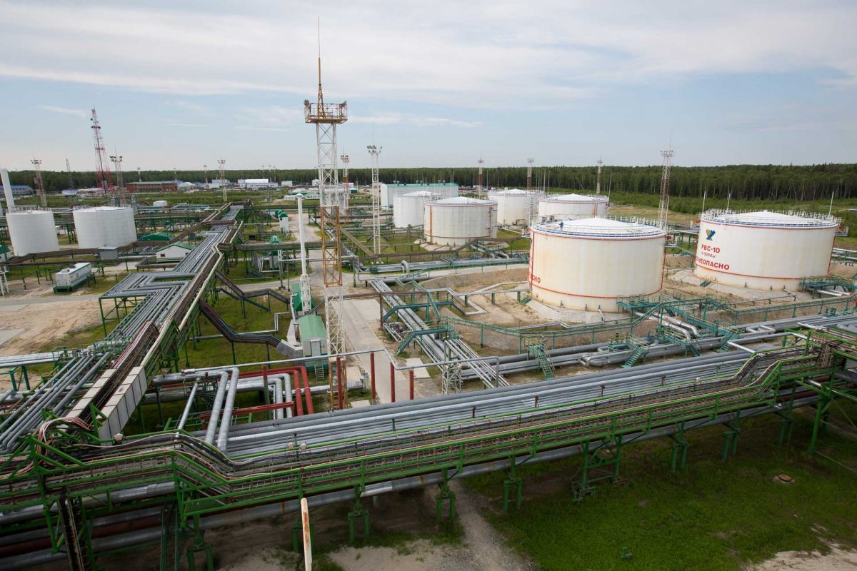 "Газпром нефть" может выкупить долю Shell в "Салым Петролеум"