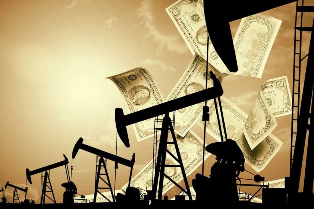 Нефть опережает доллар