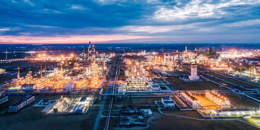 "Газпром нефть" будет развивать нефтехимические мощности Омского НПЗ