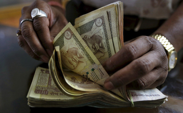 Индия разрешила индийским банкам вести расчеты с Россией в рупиях