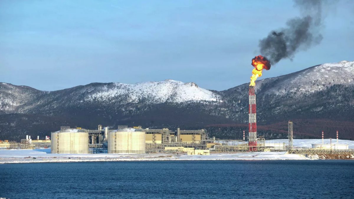 Правительство РФ оценило долю Shell в "Сахалине-2" почти в 95 млрд рублей