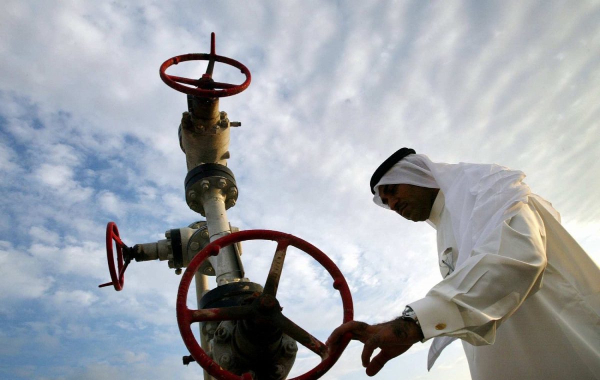 ОПЕК+ сократит добычу нефти на 2,2 млн б/с в начале 2024 года