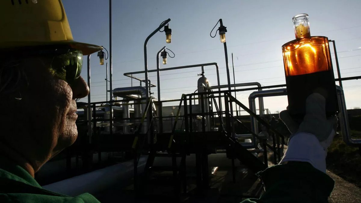 Отправка первой партии нефти из Казахстана в Германию задерживается