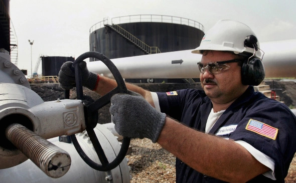 Chevron в феврале увеличит поставки нефти в США из Венесуэлы на треть