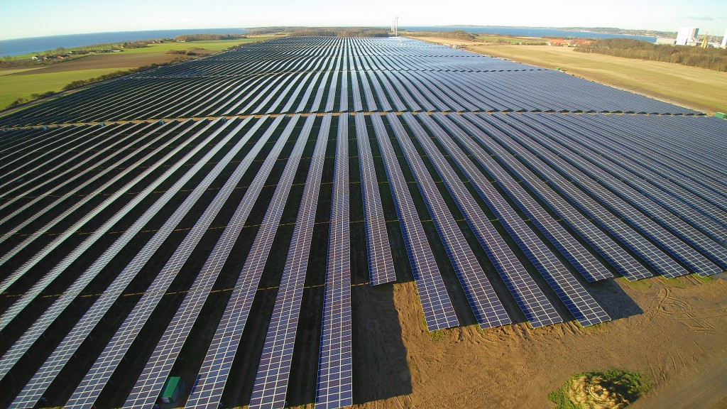 Великобритания начала строить крупнейшую в стране солнечную электростанцию