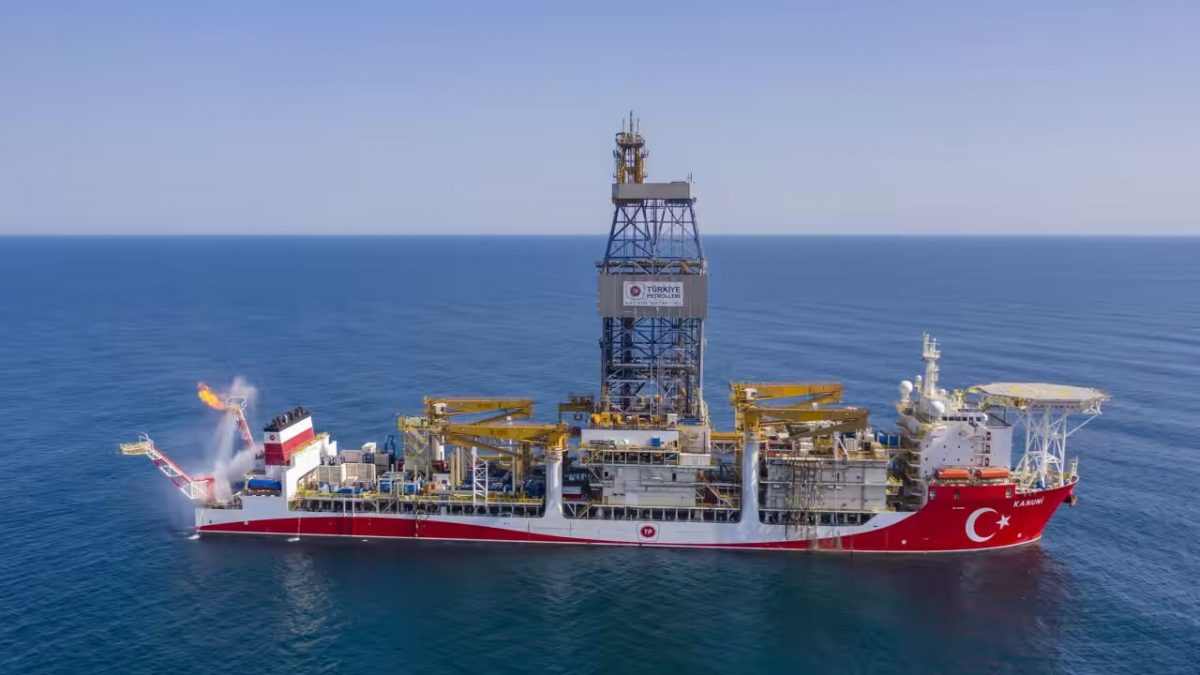 Турция начинает добычу газа на месторождении Сакарья в Черном море