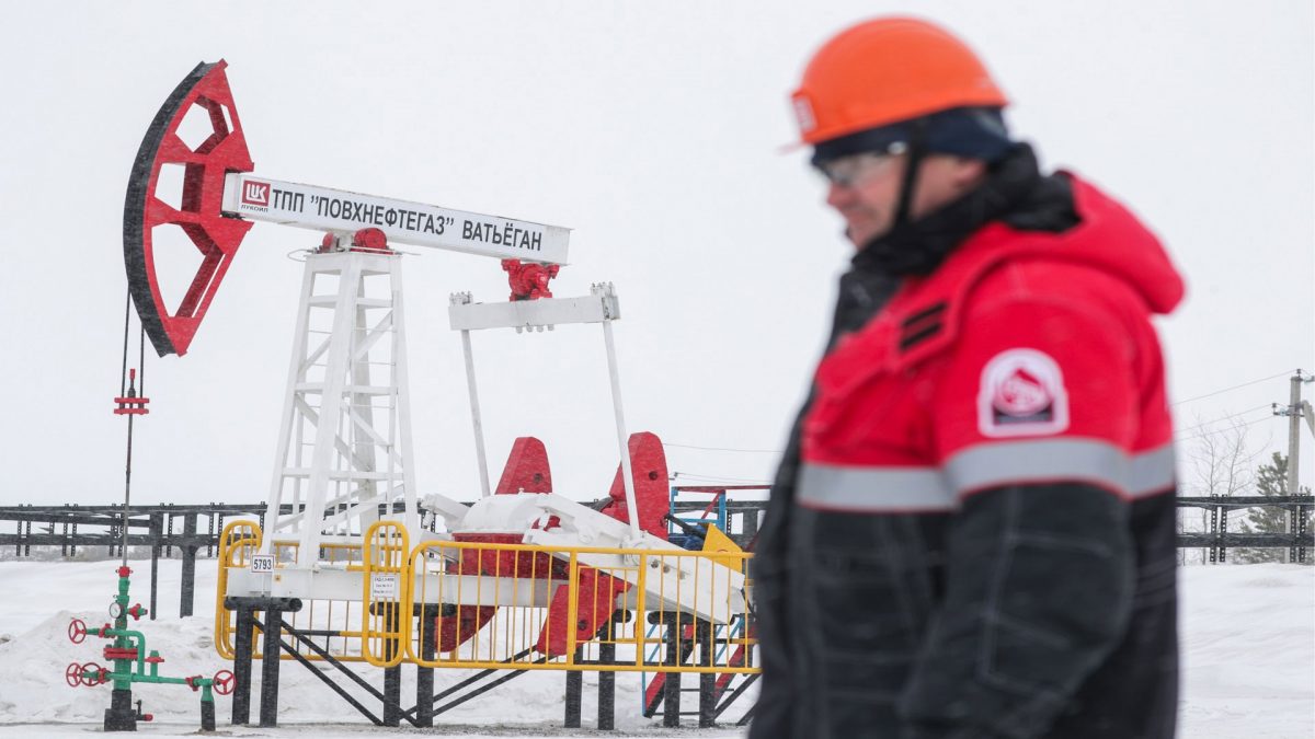 "Лукойл" в 2022 году нарастил добычу нефти на 7,1%, газа — на 7,6%