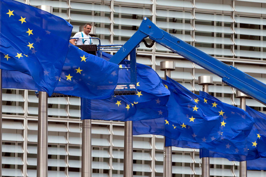 Евросоюз вложит 584 млрд евро в строительство "зеленых" энергосетей