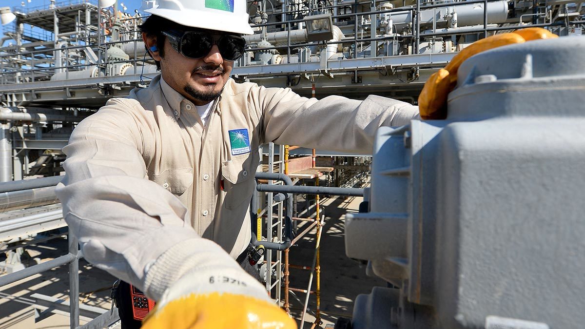 Саудовская Аравия сокращает поставки нефти в США до минимума