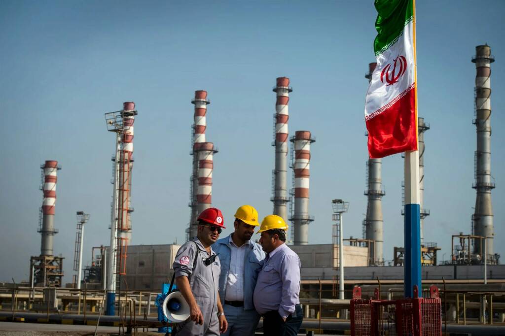 Иран к концу лета увеличит добычу до 3,4 млн б/с