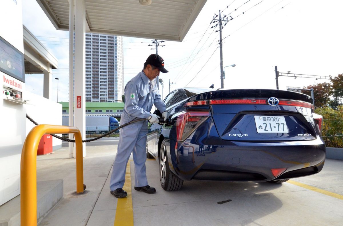 Япония хочет снизить цену на бензин за счет повышения субсидий