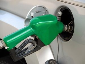 Росстат зафиксировал снижение цен на бензин в 50 регионах