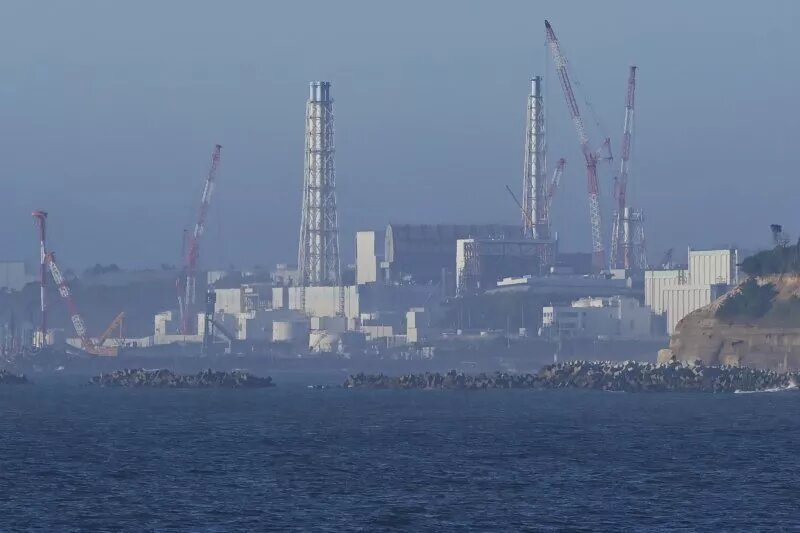 Япония завершила сброс первой партии воды с АЭС "Фукусима-1"