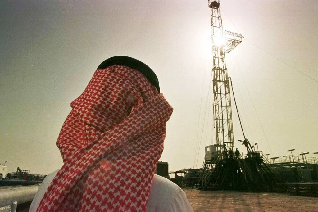 Саудовская Аравия и Россия продлят сокращение добычи и поставок нефти до конца года