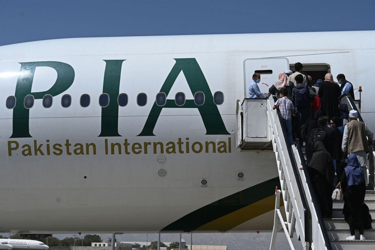Авиаперевозки в Пакистане встали из-за нехватки авиатоплива