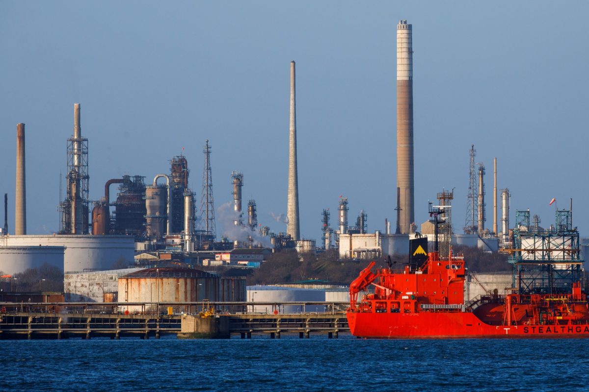 Британский НПЗ Exxon за $1 млрд начнет выпускать первое дизтопливо в 2024 году