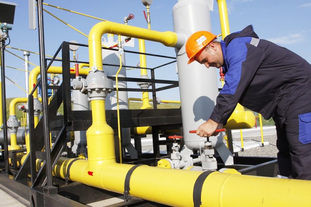 "Газпром" бесплатно подключил к газу более 842 тыс. семей