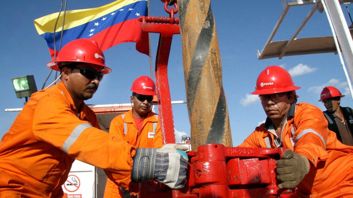 Добыча нефти в Венесуэле пробила 900 тыс. б/с, в 2024 г может достичь 1 млн б/с