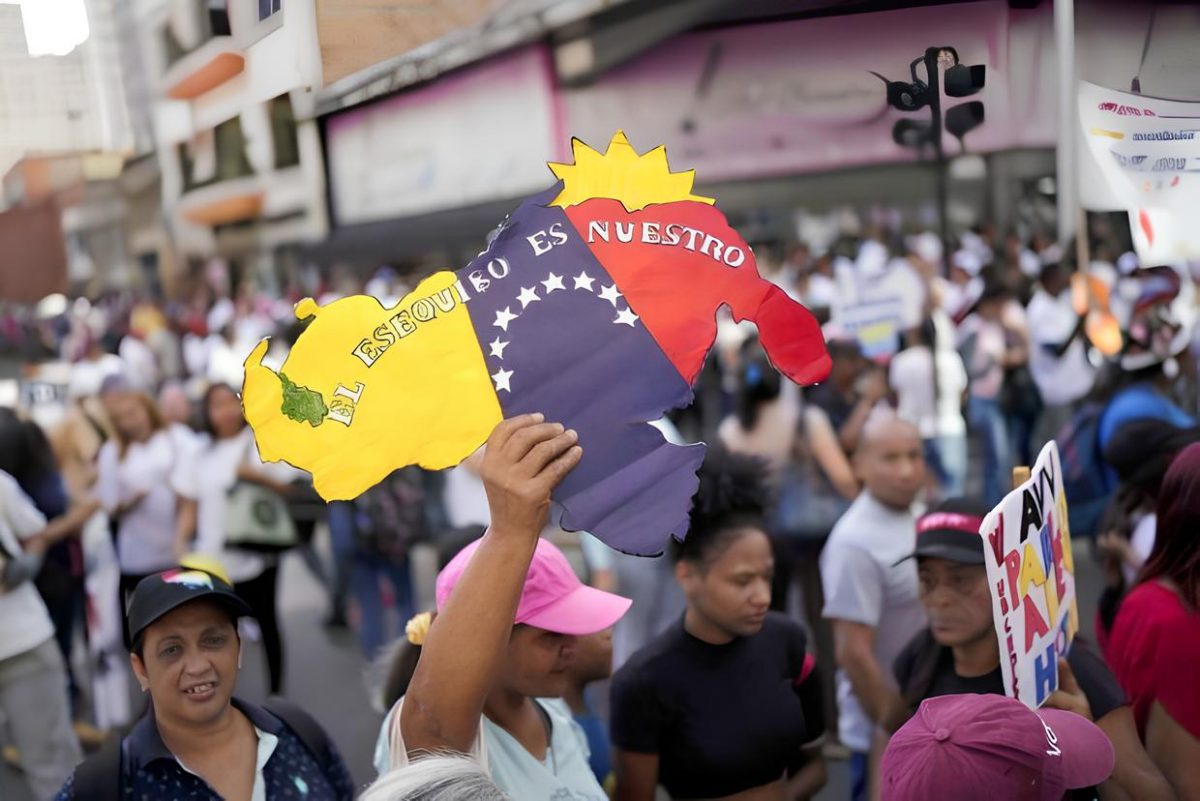 Венесуэльцы проголосовали за присоединение богатой нефтью части Гайаны
