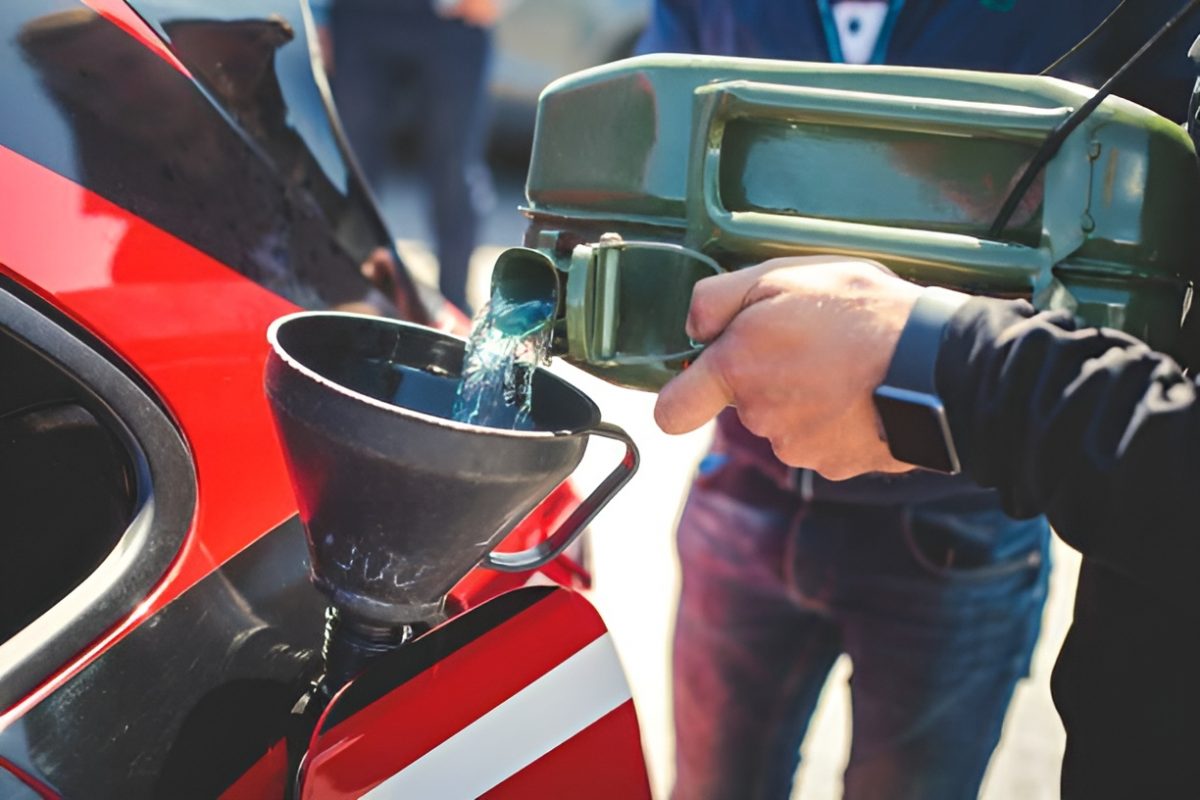 Бизнес предложил запретить продажу бензина и дизеля через Авито