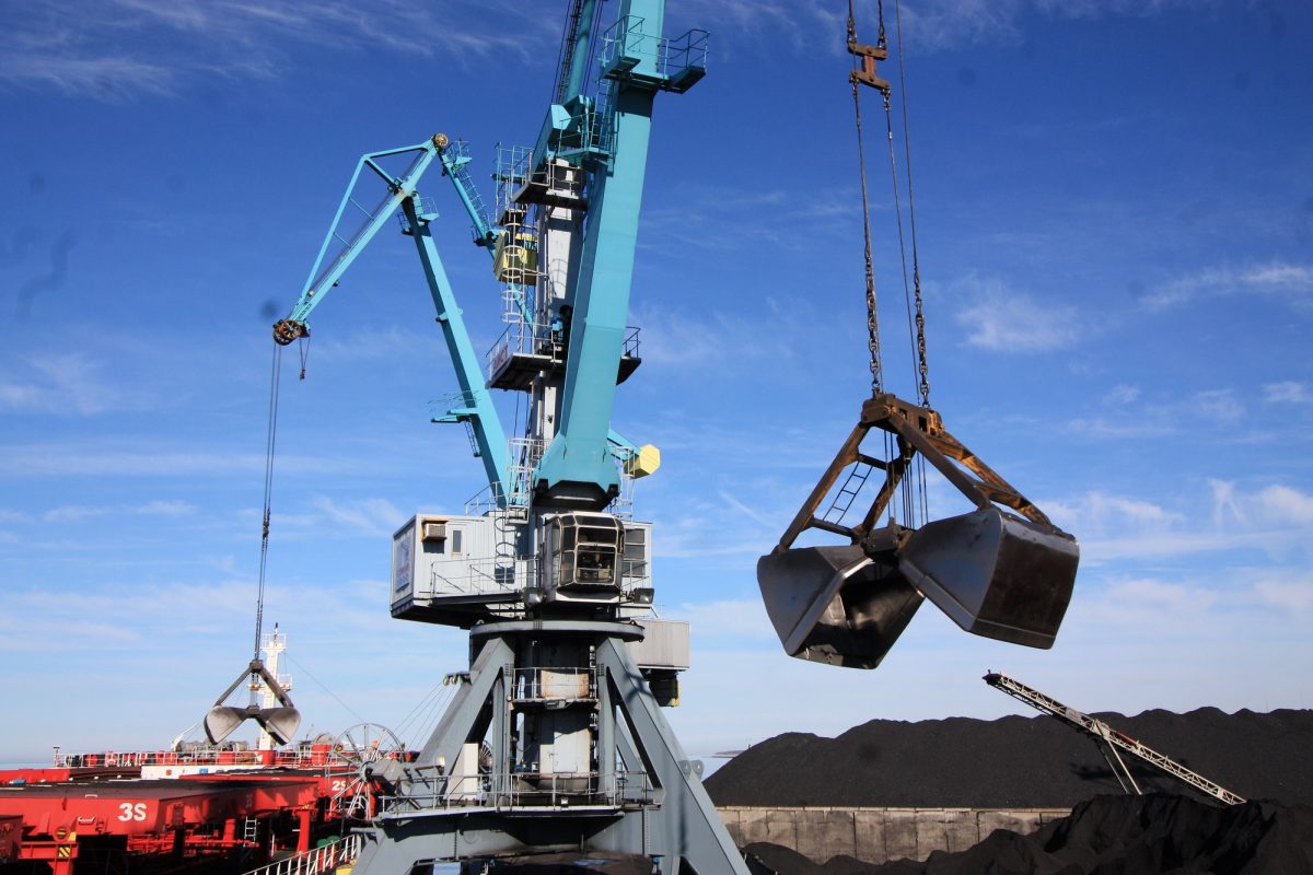 Правительство с 1 марта вводит гибкие экспортные пошлины на вывоз угля