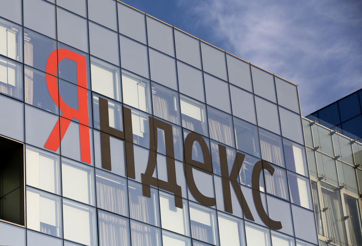 Доля "Лукойла" в Яндексе составит около 10%