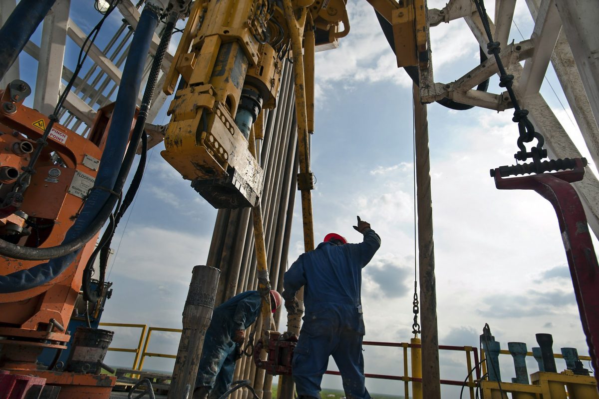 МЭА повысило прогноз роста спроса на нефть на 110 тыс. б/с — до 1,7 млн б/с