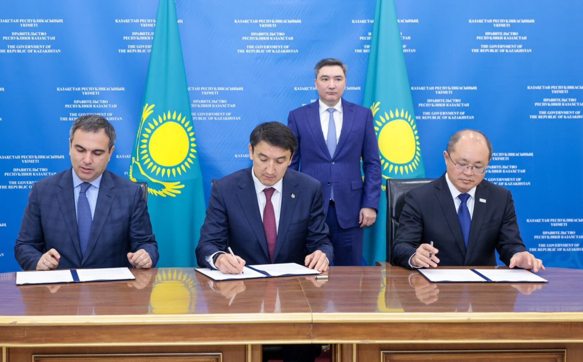 "Казмунайгаз", "Сибур" и Sinopec вложат $7,7 млрд в строительство завод полиэтилена в Казахстане