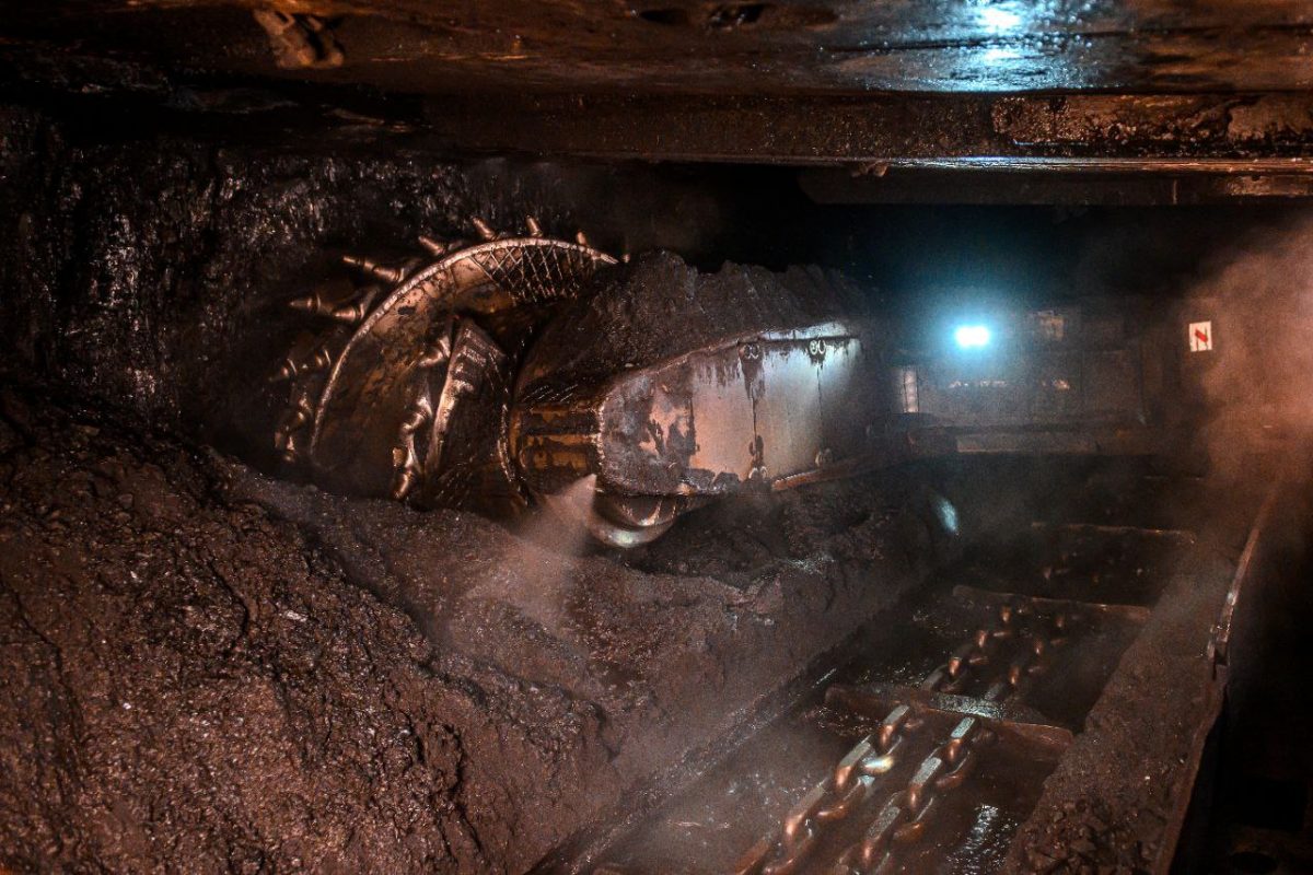 "Колмар" приостановил две фабрики из-за избытка угля