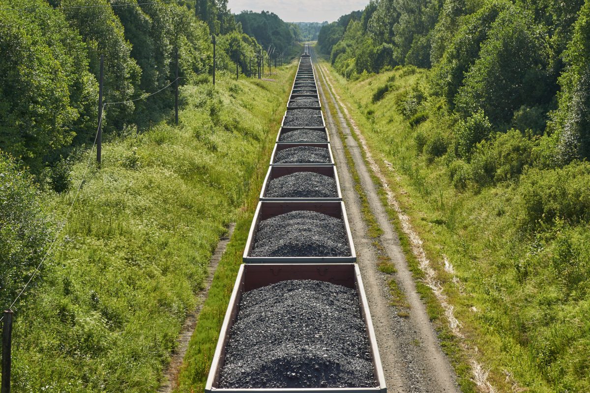 Эксперт Титов: отправка угля из Кузбасса в Индию по МТК "Север-Юг" пока малоперспективна