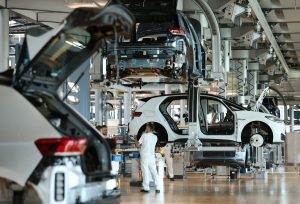 Мировые продажи электромобилей резко выросли в 2025 году. Топ-5 лидеров среди производителей