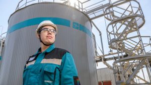 «Сибур» разработал новую марку полиэтилена для производства колпачков для напитков