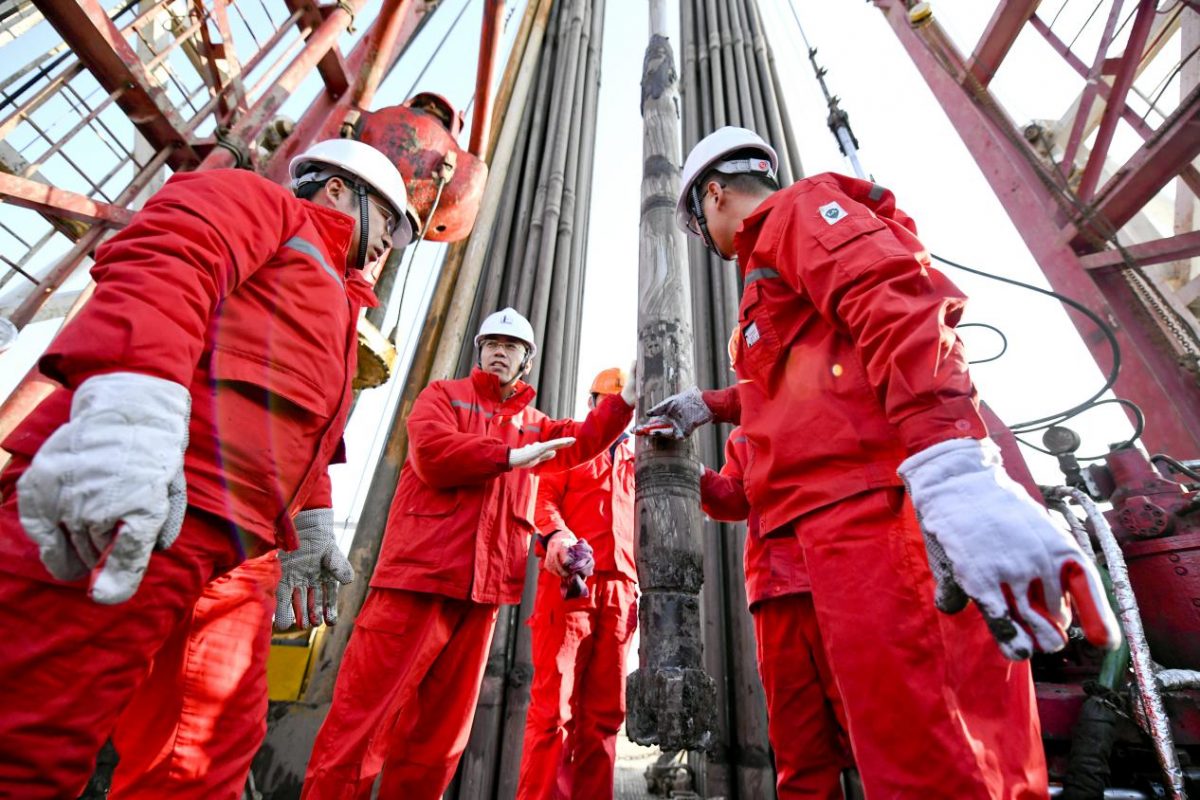 Китай в январе–июле нарастил добычу нефти, газа и угля