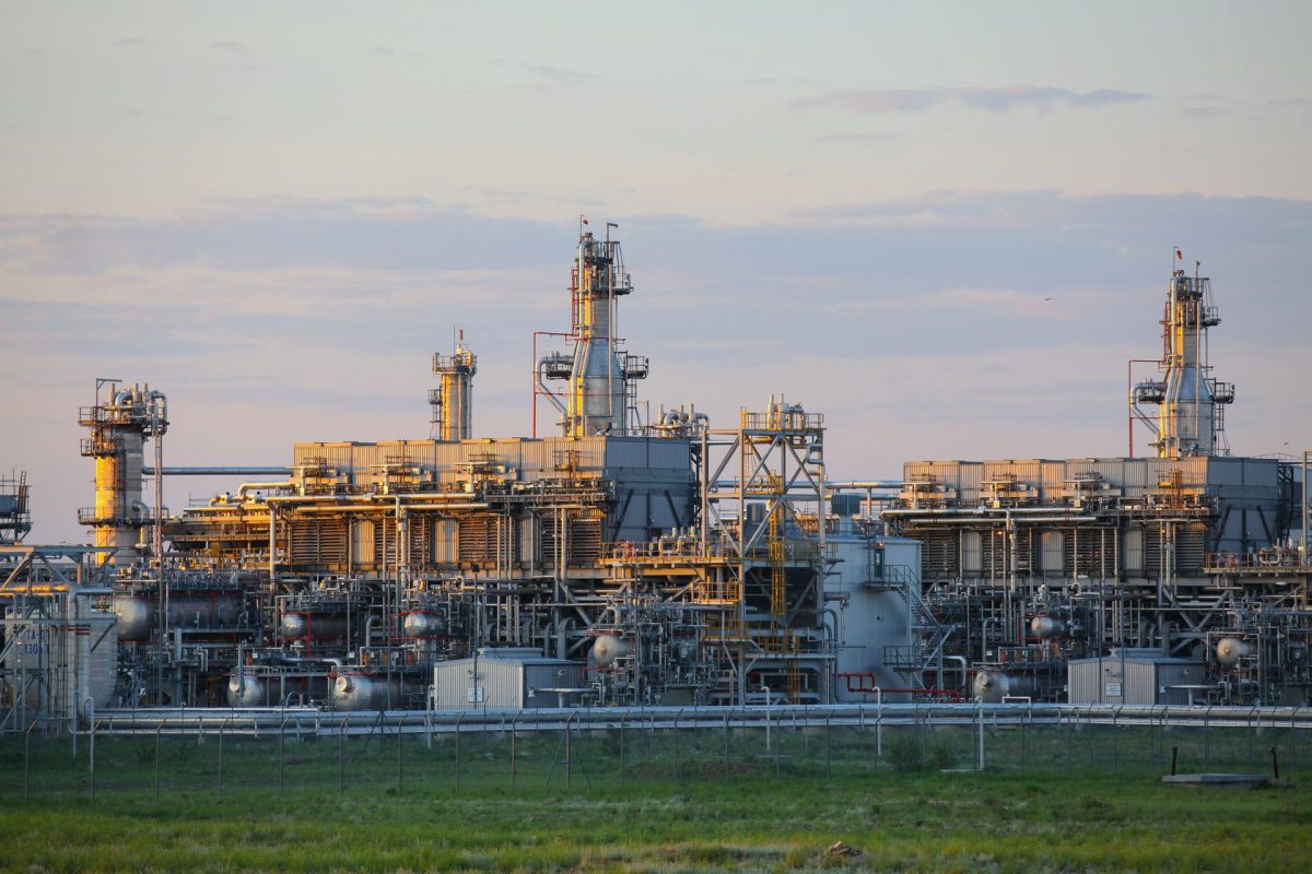 Прием газа с казахстанского Карачаганака приостановлен из-за атаки БПЛА на Оренбургский ГПЗ