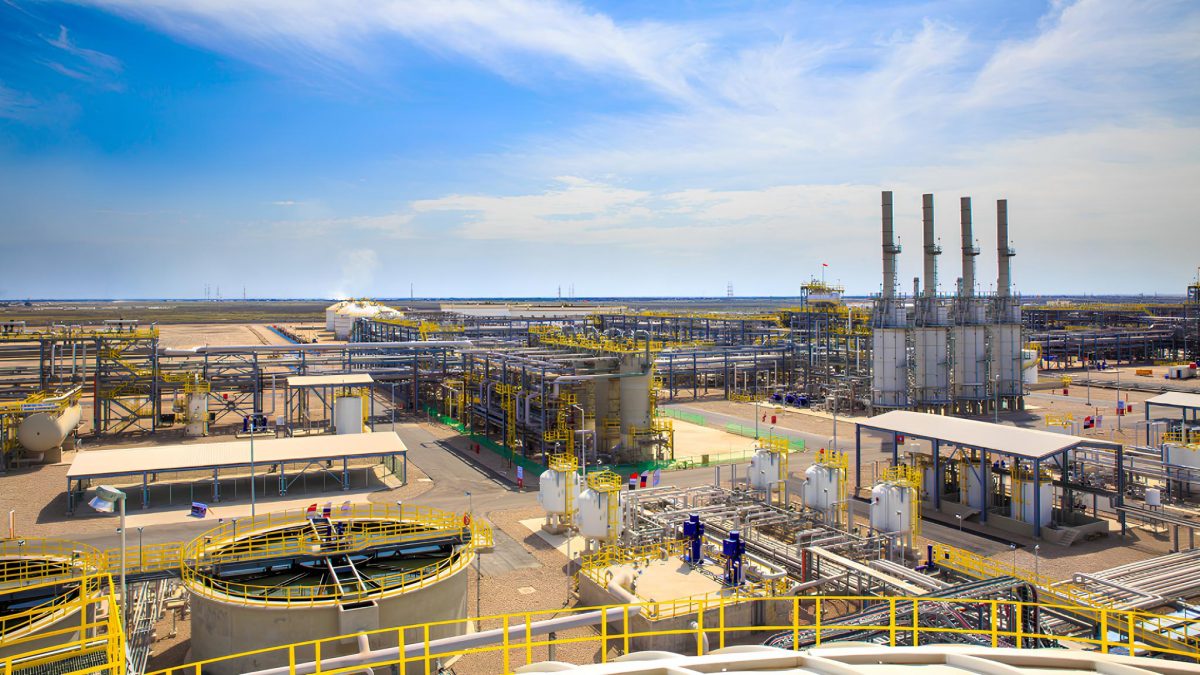 Добыча на крупнейшем иракском месторождении "Лукойла" остановлена из-за утечки