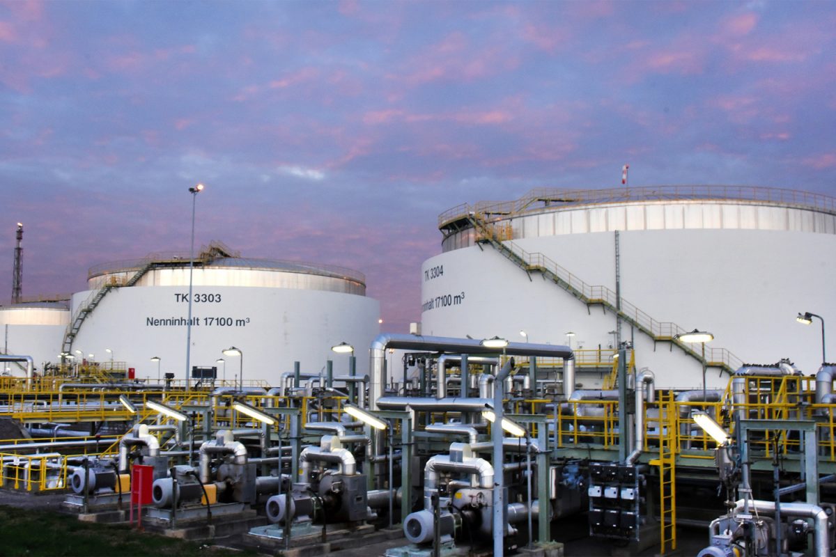 Запасы газа в хранилищах Европы упали ниже половины
