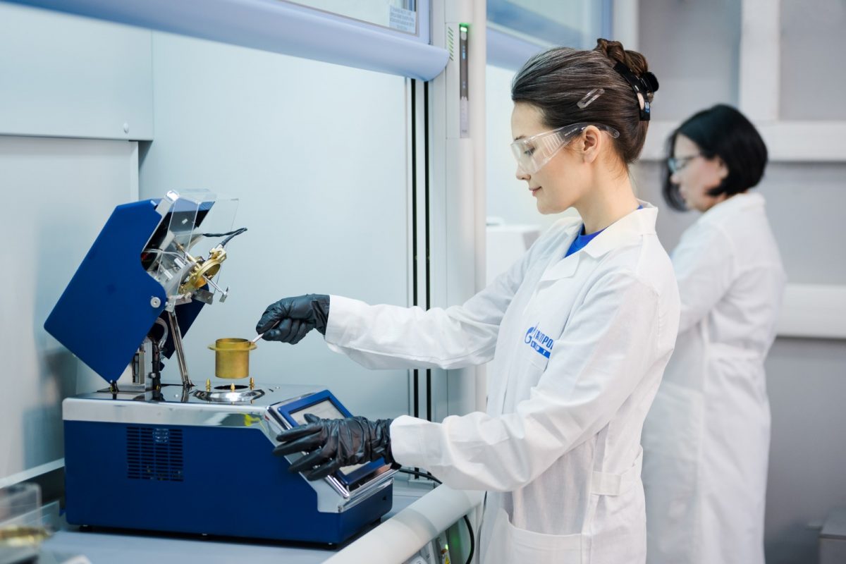 «Газпром нефть» протестировала экологичное авиатопливо на реактивном двигателе