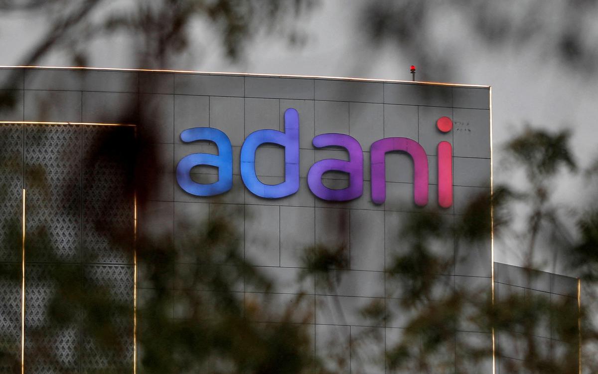 Индийская Adani планирует создать «зеленую» ИИ-инфраструктуру за $100 млрд