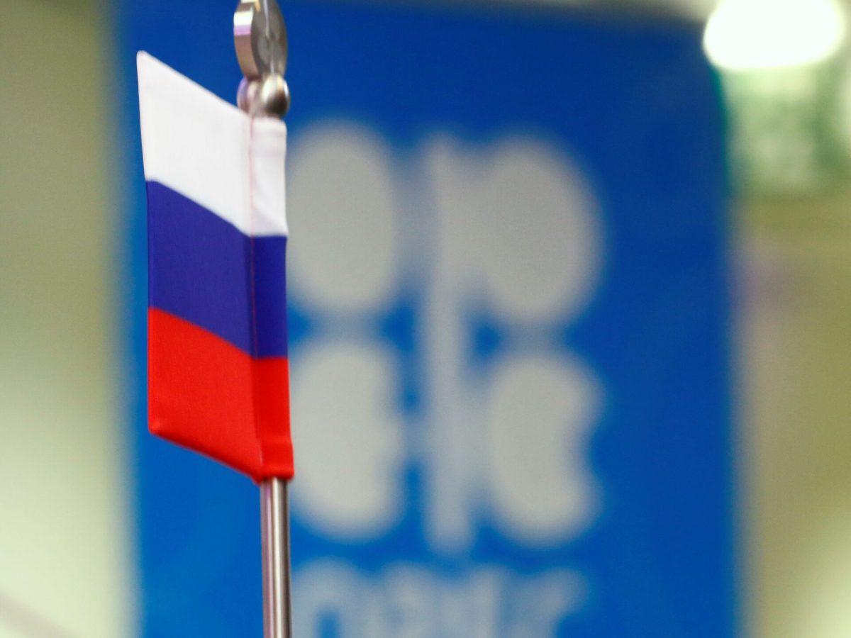Добыча нефти России отстала от плана ОПЕК+ на 330 тыс. баррелей в сутки