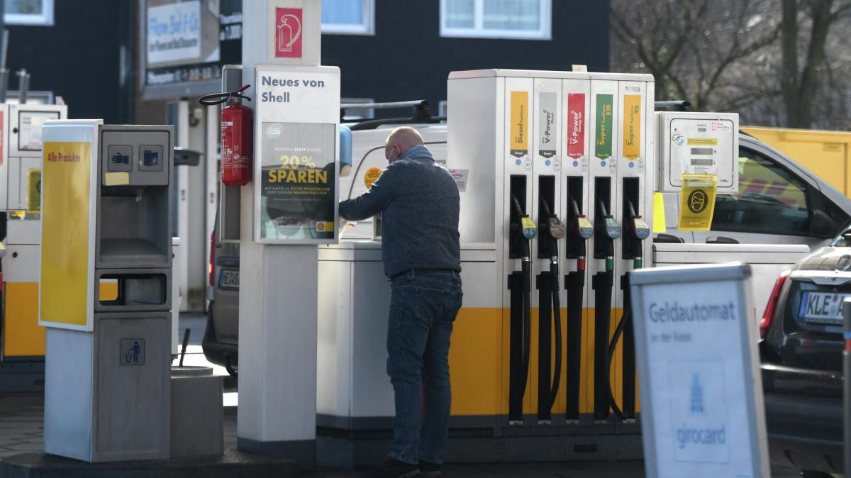 Германия разрешила повышать цены на топливо на АЗС лишь раз в день