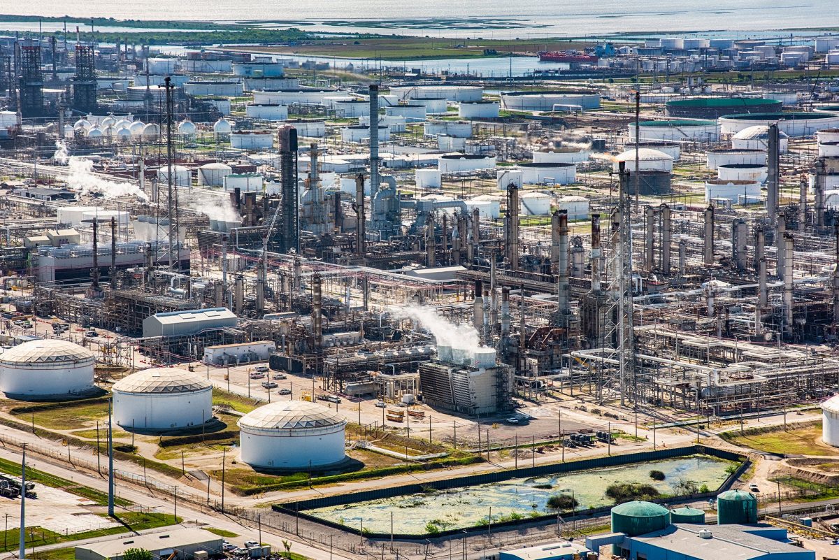Один из крупнейших НПЗ Техаса пострадал из-за взрыва