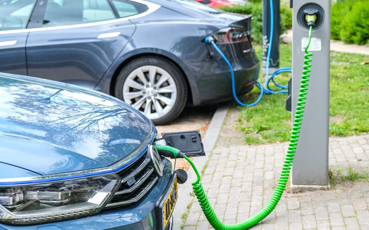 Volkswagen обогнал Tesla по объему продаж электромобилей в январе 2026 года